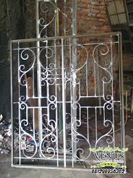 Untuk tipe buka tutup anda tidak memerlukan bahan tambahan lain. 99 Desain Teralis Besi Tempa Besi Ulir Klasik Minimalis Unik Metal Gates Design Metal Doors Design Iron Door Design