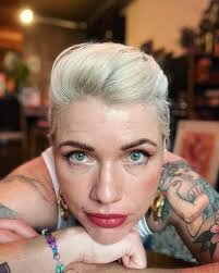 No #FridayNightBites tonight because it's RED DAY!!!!! I have held off  listening so far because I am a precious little duck and need to prepare  EMOTIONALLY. Fellow Swifties, I will be going