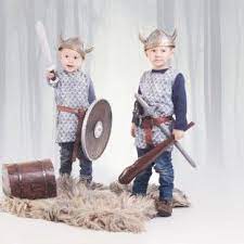 Lieben ihre kinder die geschichten von dem kleinen wikingerjungen wiki, der stets dann können sie ihre kleinen nun mit einem wikinger kostüm überraschen und für viel freude sorgen. Nahanleitung Wikinger Hemd Fur Kinder Wikinger Kostum Kinder Faschingskostume Kinder Wikinger