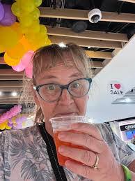 Andy Bowes's Instagram, Twitter & Facebook