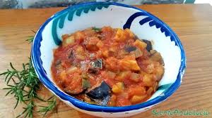 Chipirones con pisto sobre torta de pan. Alboronia Receta Origen Del Pisto La Receta Original Andaluza Como Cocinar El Pisto Andaluz O Alboronia