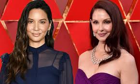 Get the latest olivia munn news, articles, videos and photos on the new york post. Ashley Judd And Olivia Munn Turn Over Social Media To Pandemic Experts In Passthemic Campaign Daily Mail Online