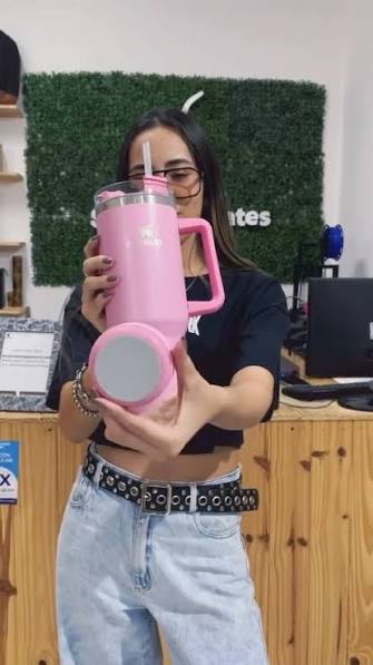 🎶🔥 ¿Vaso térmico con parlante y cantimploras listas para la aventura?,  ¡Tenemos todo lo que buscás para llevar tu estilo a donde vayas!, 🌈  Modelos cancherísimos, prácticos y ¡con asesoramiento ...
