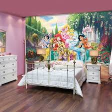 Le altre tre pareti sono turchesi e verde chiarissimo, una parete ha un poster gigante in.carta da parati con i personaggi del cartone. Carta Da Parati Per Camerette Per Bambini Fillyourhomewithlove