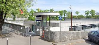 Polemique Apres L Interpellation Musclee D Une Infirmiere D Ivry Sur Seine 94 Citoyens
