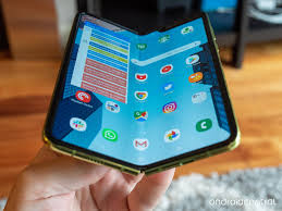 Samsung Galaxy Fold review: Potential ...