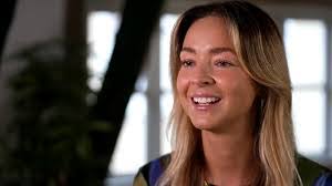 Julie Andreas's Instagram, Twitter & Facebook