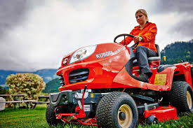 Kleiner junge auf kubota rasentraktor, little boy on kubota lawn tractor. Rasen Und Grundstuckspflege Grolig Landtechnik Stahlhandel