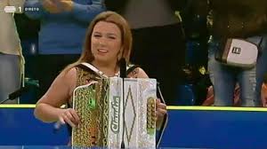 She was born in 1980s, in millennials generation. Claudia Martins Minhotos Marotos Desgarrada O Preco Certo Rtp Youtube