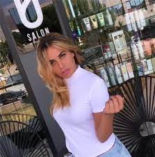 Μια αλλαγή αποφάσισε να κάνει η κόνι μεταξά στα μαλλιά της ενόψει του καλοκαιριού! H Koni Meta3a Egine 3an8ia