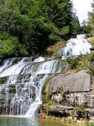pin on cascades chutes d eau