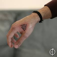 Bugra Bayrak Adli Kullanicinin Tattoo T A T U I R O V K I Panosundaki Pin Karizmatik Dovmeler Kol Bandi Dovme Dovme Tasarimlari