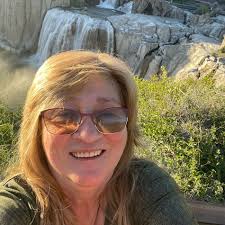 hey everyone, im new to the area and was wondering if there was any  basketball courts or parks in the area? thanks in advance