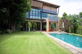 Simple House With Swimming Pool Simple House Beautiful Homes Swimming Pools