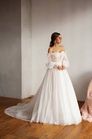 Wer für den traum in weiß nicht zuviel geld. Mesh Brudekjole Trent Lett Mottaksdress Romantisk Rustikk Brud Bohemsk Kjole Fra Skulderen In 2020 Brautkleider Romantisch Zartes Brautkleid Hochzeitskleid