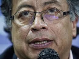 Petro dice que Mancuso le pidió ayuda tras sentirse traicionado por Uribe