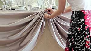 Easy sew reindeer tree skirt diy 365 days of crafts. Scalloped Table Skirting Diy Tutorial
