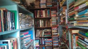 Jadi kalau tengah berlibur di sana, bisa menyempatkan waktu. Penjual Buku Langka Dan Tua Tak Terpengaruh Toko Online