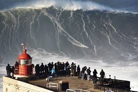 Deux Francais Nomines Pour La Plus Grosse Vague Du Monde Vague Surfeur Surf