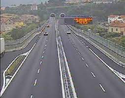 Il 28 aprile e il 5 maggio è atteso due ponti in sette giorni con tanti italiani pronti a muoversi e mettersi in viaggio. Ponte Del 25 Aprile Torna Regolare Il Traffico Sull Autostrada Ivg It