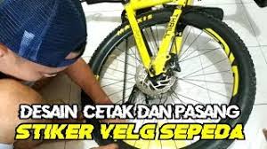 Direktori bisnis dan b2b marketplace terbesar di indonesia menyediakan berbagai produk dan layanan bisnis terlengkap dari perusahaan terpercaya Proses Desain Cetak Dan Pasang Stiker Velg Sepeda Thrill Youtube