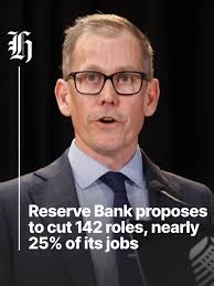 BREAKING He allegedly shot up Auckland's Sofitel a month ago. Now police  believe the Head Hunter is with a 25-year-old woman — and they have  concerns for her safety.