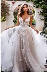 One Of A Kind Wedding Gowns That Flatter All Body Types Stunning Classy One Of Kind Fall Wedding Dresses Lace Wedding Dresses 3d Flowers Ball Gowns Wedding