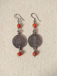 Antique Boucles Doreilles Berbere Argent Du Maroc Avec Perles Etsy Moroccan Jewelry Coral Beads Antique Silver