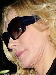 Sex And The City S Kim Cattrall Reveals Her Drooping Jowls Daily Mail Online