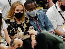 Adele, 33, is enjoying her best single life and sat courtside at game 5 of the 2021 nba finals between the milwaukee bucks and the phoenix suns on saturday night at the footprint center in phoenix. Ael3z1et0tsyim