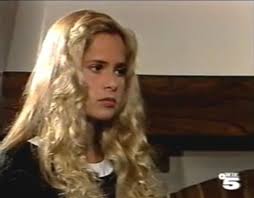Grecia colmenares nació en venezuela, pero gracias a las telenovelas se convirtió en una actriz de gran fama en latinoamérica e italia, donde sus programas aún se siguen emitiendo. Manuela 1991