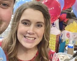 What happened to Anna's eyebrows? It looks like a caterpillar sat