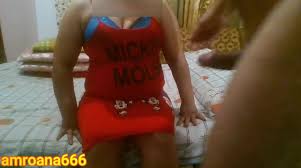 لبوة الشرقية تتناك فلاصي في كسها الضيق ومكسوفة من الصوت ال طالع من كسها  الجزء الاول