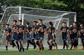 Lalu permainan sepak bola banyak ditemukan di berbagai negara seperti inggris, meksiko. Kelab Liga Perdana Inggeris Liga Perancis Dan La Liga Buru Lima Pemain Nfdp Football Tribe Malaysia