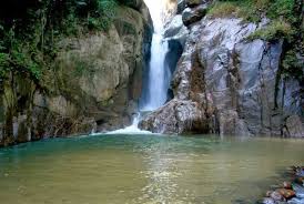 Air terjun lasir adalah salah satu air terjun yang paling menakjubkan di malaysia yang mempunyai sekitar 153 meter tinggi, lata dengan mudah melalui di kawasan itu anda boleh sarapan pagi seisi keluarga sebelum bermandi manda di air terjun hammer. Senarai Air Terjun Di Malaysia Percutian Bajet