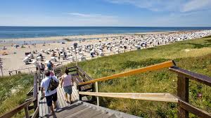 In dieser einzigartigen umgebung leben zahlreiche tierarten wie miesmuscheln, strandkrabben oder nordseegarnelen. Sylt Nordseeinsel Lockt Urlauber Mit Traum Stranden Ndr De Ratgeber Reise Inseln