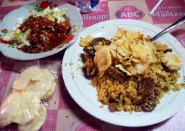 Nilai plusnya, nasi goreng tidak menggunakan santan yang kerap dijauhi sedikit oleh mereka yang tinggi kolesterolnya. Siap Siap Tergiur Ini Sajian Nasi Goreng Kambing Paling Top