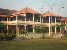 Selain besar dan memiliki cabang 164 lokasi, baik dalam maupun luar negeri, juga menonjol dari sistem yang diterapkan di pesantren tradisional umumnya. Pesantren Al Fatah Temboro Magetan Ponpes Dengan Sistem Pengairan Terbaik Roda2blog Com