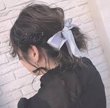 ヘアアレンジ ヘアセット 結婚式 二次会 パーティー イベント 女子会 編み込み くるりんぱ かわいい 大人 シンプル ポニーテール リボン キラキラ ラメ hair catalog hair styles style