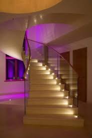 Lampade Per Le Scale 74 Foto Possibilita Di Illuminare I Gradini Di Una Casa Privata Illuminazione A Led Con Sensori Di Movimento