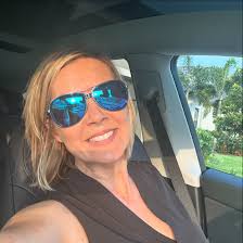 My baby girl surprised me with a late Mother's Day gift with brand new  @oakley sunglasses! 😎 🥰 What an amazing surprise! She's so thoughtful!