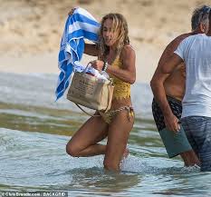 Michelle, who divorced gary, 60, in 2006, regularly visits barbados and previously shared a £2.2million home on the island with the sportsman. Gary Lineker S Ex Wife Michelle Cockayne 55 Enjoys Drinks On A Boat With Friends In Barbados Geeky Craze