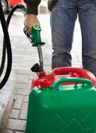 Zapravka I Hranenie Benzina V Plastikovoj Tare