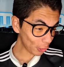 Alguien me puede recordar que fue lo que dejo Alberto? La escuela o la  universidad?