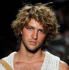 We present you latest curly hairstyles for men. 96 Curly Hairstyles Haircuts For Men 2021 Edition