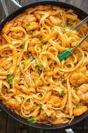 Shrimp Fettuccine With Roasted Pepper Sauce Your Inspiration For The Best Taste Recettes De Cuisine Repas Recette Facile Sale
