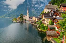 Το hallstatt είναι πιο γνωστό από τις φωτογραφίες του που κυκλοφορούν παντού στο internet, στα top10 των πιο ονειρεμένων προορισμών παγκοσμίως, παρά ως τουριστικός προορισμός. Fantastic View With Hallstattersee Lake And Wooden Houses Hallstatt Austria Stock Photo Crushpixel