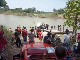 Check spelling or type a new query. Satu Warga Brebes Hilang Di Sungai Pemali Saat Menyebrang Rakit Indonesia Media Center