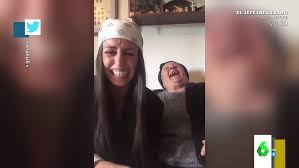Videos chistosos de risa mejores videos de risa videos chistes chistes estúpidos textos graciosos humor gracioso imágenes divertidas memes graciosos imágenes graciosas. La Desternillante Broma De Una Nieta Que Acaba Con Su Abuela A Carcajadas Me Ha Dado Un Ataque De Risa