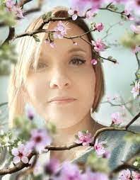 Keri Randall's Instagram, Twitter & Facebook